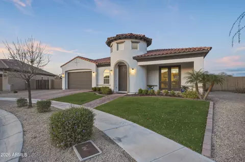 Exterior - 3130 E Valencia Dr, Phoenix, AZ 85042 photo 5 of 11