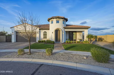 Exterior - 3130 E Valencia Dr, Phoenix, AZ 85042 photo 3 of 11