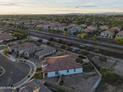 View/Area - 3130 E Valencia Dr, Phoenix, AZ 85042 photo 3 of 7