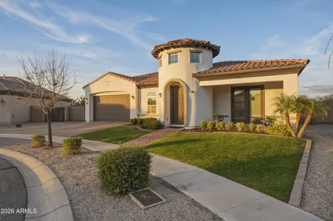 Exterior - 3130 E Valencia Dr, Phoenix, AZ 85042 photo 2 of 11