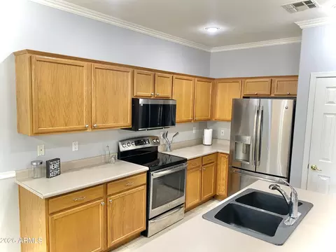 Kitchen - 9826 E Flossmoor Cir, Mesa, AZ 85208 photo 4 of 6