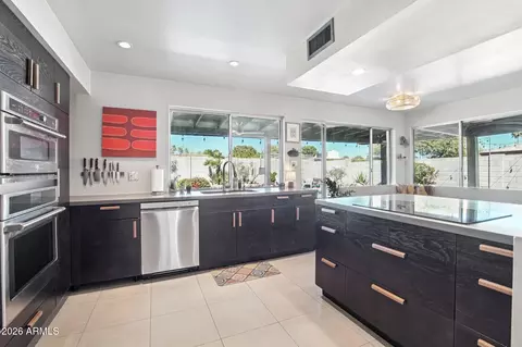 Kitchen - 3336 E Hatcher Rd, Phoenix, AZ 85028 photo 1 of 2