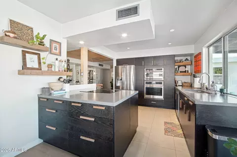 Kitchen - 3336 E Hatcher Rd, Phoenix, AZ 85028 photo 2 of 2