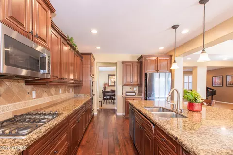Kitchen - 747 E Charlevoix Ave, Gilbert, AZ 85297 photo 8 of 9