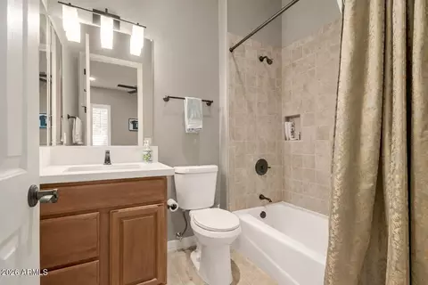 Bath - 4217 Edgemont Ave, Phoenix, AZ 85008 photo 3 of 4