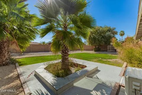 Exterior - 417 E Beck Ln, Phoenix, AZ 85022 photo 10 of 12