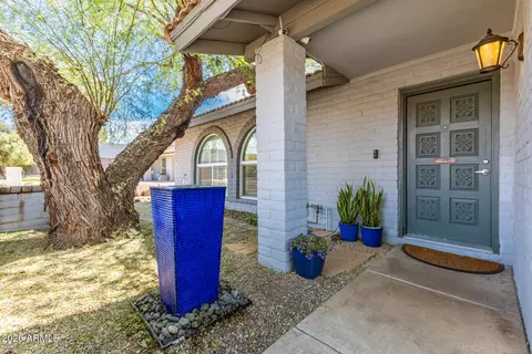 Exterior - 417 E Beck Ln, Phoenix, AZ 85022 photo 2 of 12