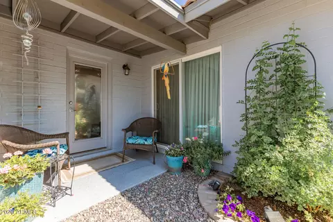 Exterior - 417 E Beck Ln, Phoenix, AZ 85022 photo 4 of 12