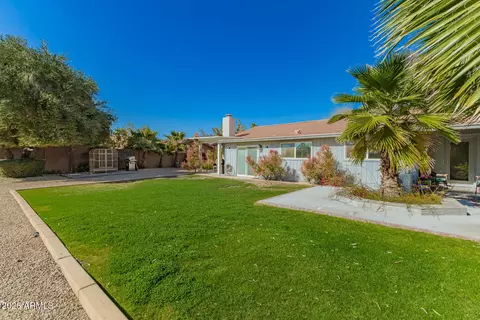 Exterior - 417 E Beck Ln, Phoenix, AZ 85022 photo 6 of 12
