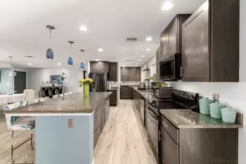Kitchen - 417 E Beck Ln, Phoenix, AZ 85022 photo 3 of 4