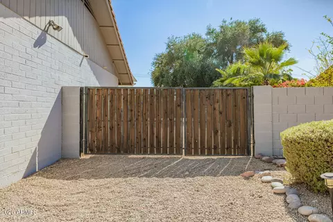 Exterior - 417 E Beck Ln, Phoenix, AZ 85022 photo 12 of 12