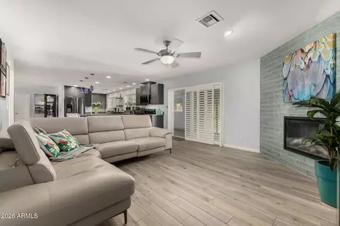 Living - 417 E Beck Ln, Phoenix, AZ 85022 photo 2 of 2