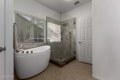 Bath - 1322 E Harwell Rd, Phoenix, AZ 85042 photo 2 of 3