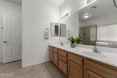 Bath - 1322 E Harwell Rd, Phoenix, AZ 85042 photo 1 of 3