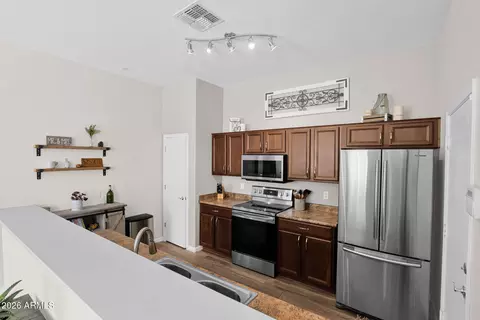 Kitchen - 2250 E Deer Valley Rd #94, Phoenix, AZ 85024 photo 2 of 4