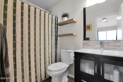Bath - 2250 E Deer Valley Rd #94, Phoenix, AZ 85024 photo 1 of 2