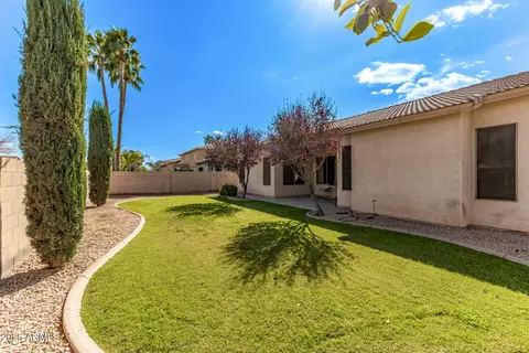 Exterior - 1865 S Morrison Ln, Gilbert, AZ 85295 photo 3 of 5