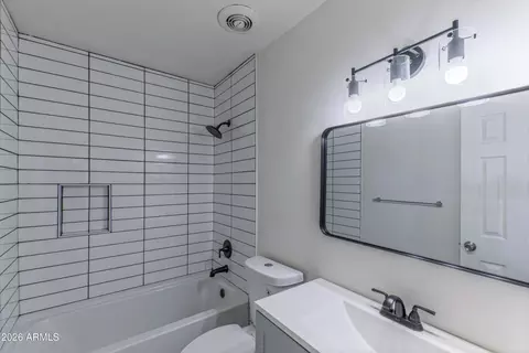 Bath - 1021 E Fairmount Ave, Phoenix, AZ 85014 photo 1 of 1