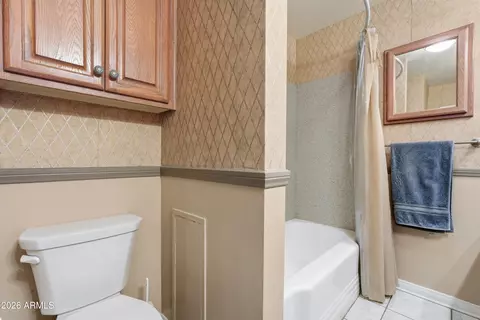 Bath - 5711 N 12th Ave, Phoenix, AZ 85013 photo 4 of 4