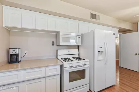 Kitchen - 5711 N 12th Ave, Phoenix, AZ 85013 photo 3 of 4