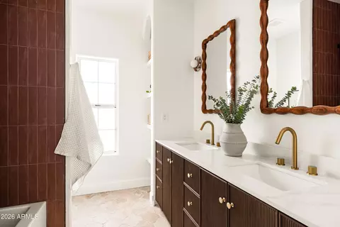 Bath - 3620 E Coconino Pl, Phoenix, AZ 85044 photo 6 of 9