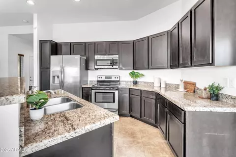 Kitchen - 3113 E Danbury Rd #26, Phoenix, AZ 85032 photo 1 of 2