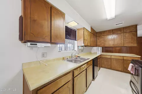 Kitchen - 6708 N 41st Ln, Phoenix, AZ 85019 photo 1 of 2