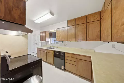 Kitchen - 6708 N 41st Ln, Phoenix, AZ 85019 photo 2 of 2
