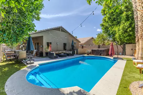 6614 W Desert Hollow Dr, Phoenix, AZ 85083