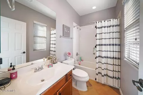 Bath - 3978 E Hashknife Rd, Phoenix, AZ 85050 photo 3 of 4