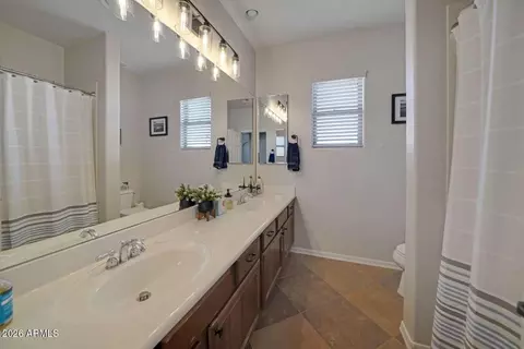 Bath - 3978 E Hashknife Rd, Phoenix, AZ 85050 photo 4 of 4