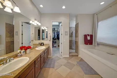 Bath - 3978 E Hashknife Rd, Phoenix, AZ 85050 photo 2 of 4
