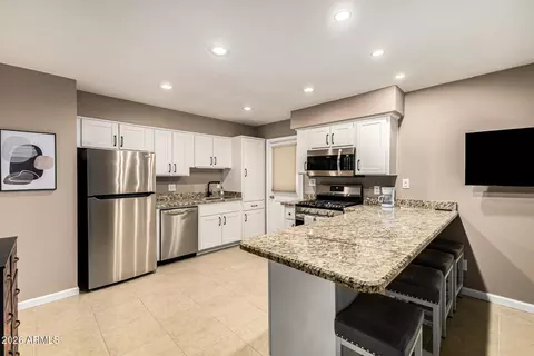 Kitchen - 2537 E La Jolla Dr, Tempe, AZ 85282 photo 2 of 7