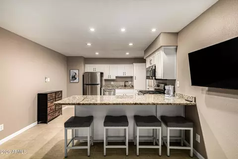 Kitchen - 2537 E La Jolla Dr, Tempe, AZ 85282 photo 3 of 7