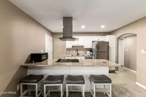 Kitchen - 2537 E La Jolla Dr, Tempe, AZ 85282 photo 6 of 7