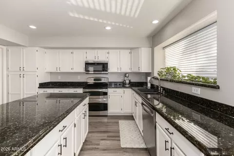 Kitchen - 314 S Sandstone St, Gilbert, AZ 85296 photo 3 of 4