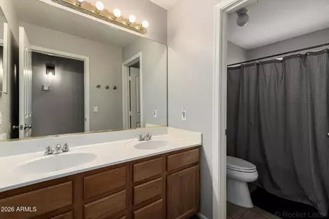 Bath - 314 S Sandstone St, Gilbert, AZ 85296 photo 4 of 5