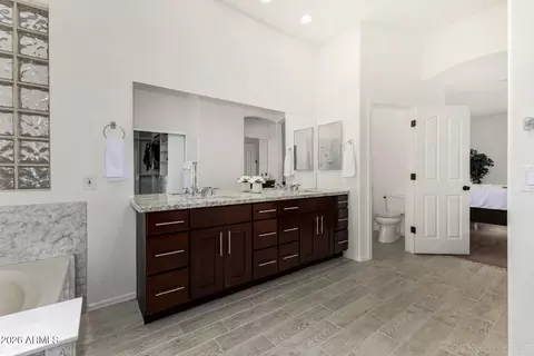 Bath - 549 E Sheffield Ave, Gilbert, AZ 85296 photo 2 of 3