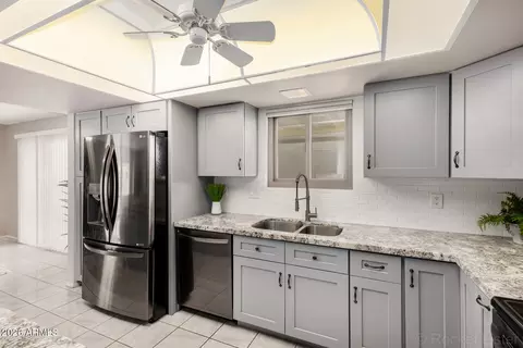 26629 S New Town Dr, Sun Lakes, AZ 85248