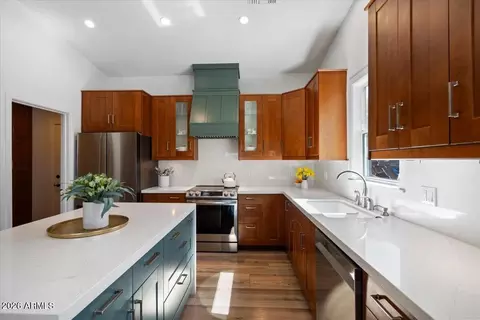 Kitchen - 532 N Falcon Dr, Gilbert, AZ 85234 photo 5 of 5