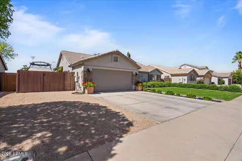 Exterior - 532 N Falcon Dr, Gilbert, AZ 85234 photo 2 of 13