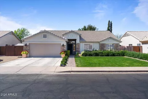 Exterior - 532 N Falcon Dr, Gilbert, AZ 85234 photo 3 of 13