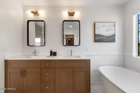 Bath - 532 N Falcon Dr, Gilbert, AZ 85234 photo 6 of 6
