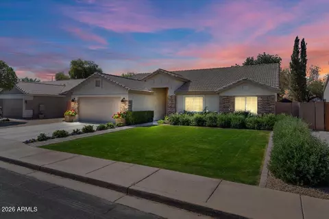 532 N Falcon Dr, Gilbert, AZ 85234