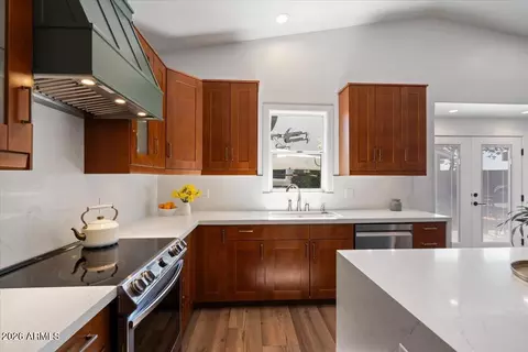 Kitchen - 532 N Falcon Dr, Gilbert, AZ 85234 photo 4 of 5