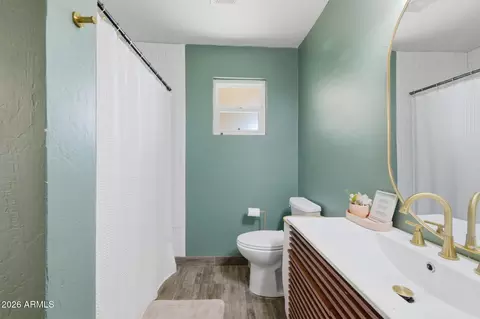 Bath - 962 E 8th Pl, Mesa, AZ 85203 photo 2 of 4
