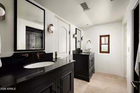 Bath - 6201 N 20th St, Phoenix, AZ 85016 photo 4 of 5