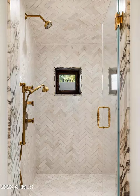 Bath - 6201 N 20th St, Phoenix, AZ 85016 photo 2 of 5