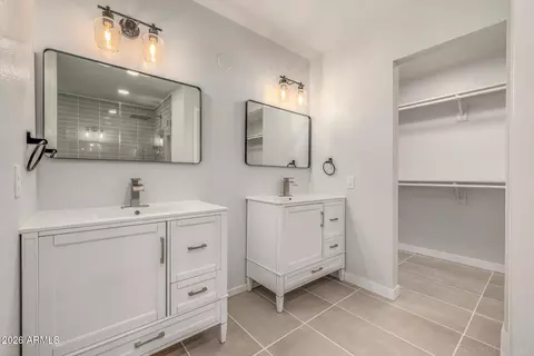 Bath - 412 E Utopia Rd, Phoenix, AZ 85024 photo 2 of 4