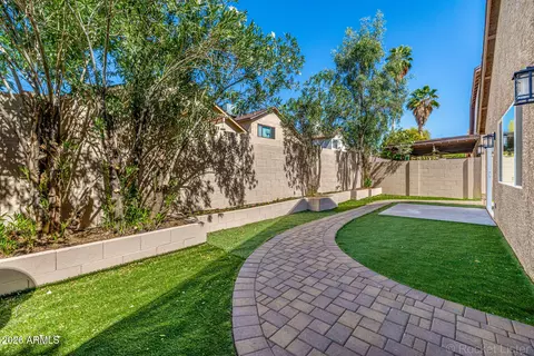 Exterior - 412 E Utopia Rd, Phoenix, AZ 85024 photo 6 of 7